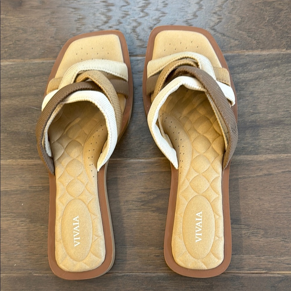 VIVAIA Women's Tan and Cream Criss Cross Sandals